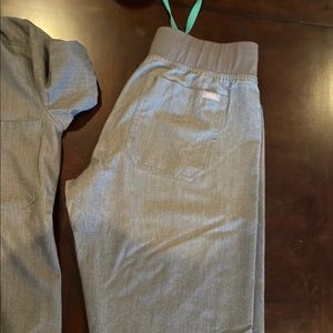 FIGS graphite scrub set XS